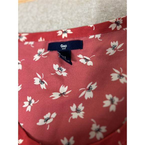 Gap Red Floral Blouse Sz Small Short Sleeve Lightweight Round Hem Relaxed Top - Picture 3 of 6